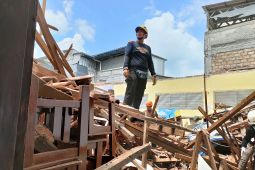 Atap ruang kelas SDN Ciheulet Bogor ambruk