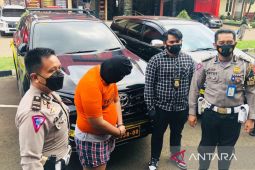 Polres Bogor tangkap pemuda kendarai mobil dengan plat nomor polisi palsu