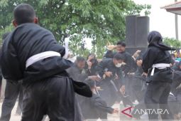 Warga Tempilang gelar perang ketupat sambut Ramadhan
