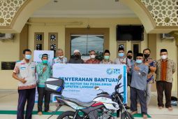 YBM PLN Kalbar serahkan hibah motor untuk Da'i pedalaman