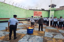 Kemenkumham Jambi musnahkan 33 handphone hasil sitaan dari napi