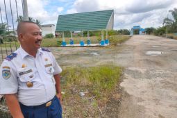 Area penampungan muatan di Pelabuhan Tana Paser kondisinya memperihatinkan
