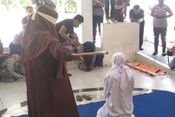 Pasangan non muhrim terbukti ikhtilat di Banda Aceh dicambuk 22 kali