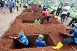 Lomba gali kubur di Bogor