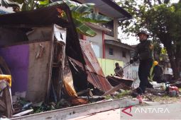 Satpol PP Samarinda bongkar 17 kios liar di Jalan Biola