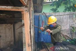Satpol PP Samarinda bongkar PKL liar di jalan biola