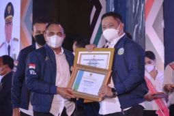 Bupati Eddy Berutu Terima Penghargaan Juara Penanganan Stunting dan realisasi anggaran terbaik