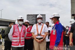 Luhut ungkap sinyal kenaikan harga Pertalite  hingga LPG 3 kg