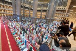 Pengelola Masjid Istiqlal siapkan masker cadangan bagi jamaah