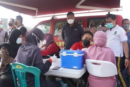 Polresta Sidoarjo suntik vaksin booster pedagang pasar tradisional