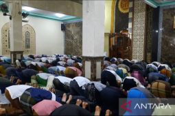 Umat Muslim Tangerang antusias laksanakan Shalat Tarawih hari pertama