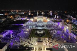 Ribuan jamaah padati Masjid Raya Baiturrahman jalani tarawih perdana