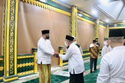 Tarawih malam pertama, Bobby Nasution tunaikan di rumah dinas