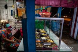 Karawang izinkan restoran dan kafe buka di siang hari