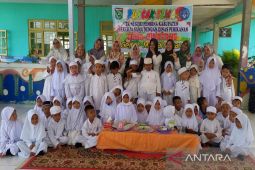 Dinas Perikanan Tanah Bumbu ajak anak-anak gemar makan ikan