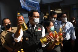 Ridwan Kamil cek harga minyak goreng di Cipedes Kota Bandung