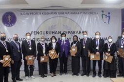 4 guru besar dan doktor gigi UI raih gelar kepakaran dari PB PDGI