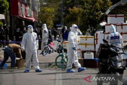 China kerahkan militer, dokter gelar tes COVID-19 di Shanghai China