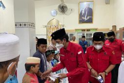 PDI Perjuangan Surabaya tekankan pentingnya solidaritas sosial saat Ramadhan