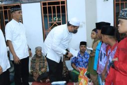 Safari Ramadhan, Bupati Labura santuni dhuafa dan bantu UMKM