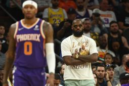 NBA - Bintang Lakers LeBron James harus tutup musim lebih awal karena cedera