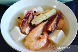 Kreasi resep Sop Udang Tahu untuk menu berbuka puasa