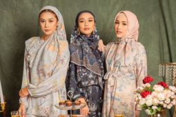 Radwah-Adelia Pasha kolaborasi scarf "The Painter Series"