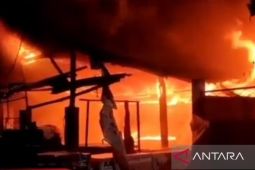 Sebanyak 15 kios  terbakar diduga akibat petasan