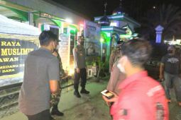 Kapolres Batubara bersama personel TNI dan Ormas lakukan pengamanan di Masjid