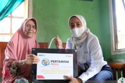Pekerja Kilang Pertamina Plaju salurkan sedekah bantu para lansia