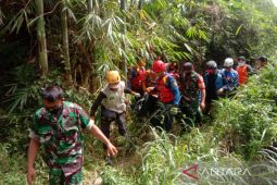 Tim SAR temukan seorang anak tenggelam di Sungai Cimalaka Garut
