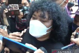 Terkait dugaan pembelian konten bermuatan pornografi,  Komedian Marshel penuhi panggilan polisi
