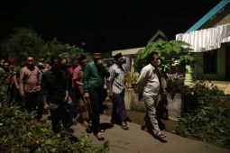 Bupati Sidoarjo bantu perbaiki rumah warga terdampak angin kencang