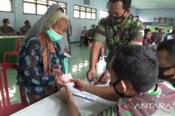Kodim Ngawi salurkan bantuan tunai dari pemerintah untuk PKL dan warung