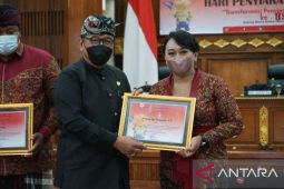 Wagub Cok Ace ingin lembaga penyiaran lebih mengedukasi