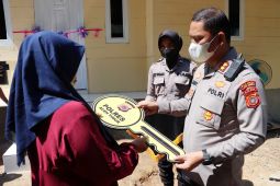 Kartini kini punya rumah layak huni  setelah viral di medsos dengan rumah "kandang ayam"