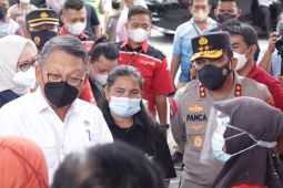 Mentri ESDM kunjungi SPBU Sidalu Dalu Nauli di jalan Lintas Tebing Tinggi - Kisaran