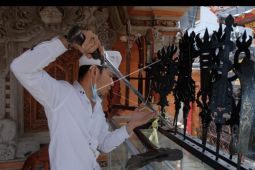 Upacara keris Hari Tumpek Landep