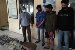 Polisi tangkap tiga orang penjual serbuk petasan di Kediri