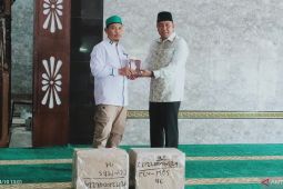 KB H Armayadi serahkan 1.000 Al Qur'an untuk lembaga Tahfizd di Labura
