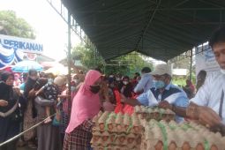 Pemkot Ambon distribusikan 2.639 kupon paket di pasar murah, "kado terakhir" Richard - Syarif