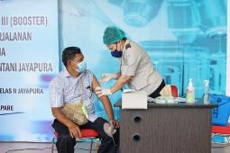 Bandara Sentani buka gerai vaksinasi COVID-19 dukung kekebalan komunal