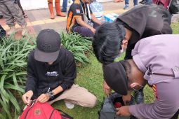 6 polisi terluka saat evakuasi Ade Armando, diduga dilakukan massa non-mahasiswa