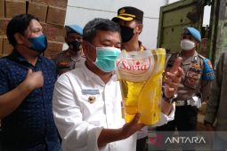 263 kepala keluarga di Garut dapat bantuan minyak goreng
