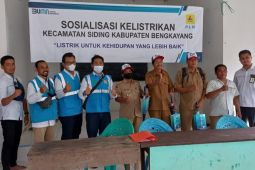PLN Singkawang sosialisasi kelistrikan di Balai Desa Hli Buie Bengkayang