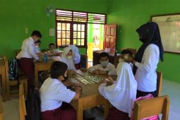 Riangnya praktik belajar menggunakan puzzle