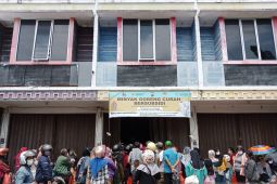 Minyak goreng curah bersubsidi diminati warga Kabupaten Belitung