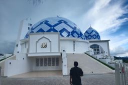 Nyak Sandang, dari donasi pembelian pesawat sampai  ke masjid