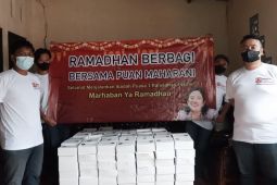 Relawan Puan Maharani berbagi ribuan takjil di wilayah Jatim