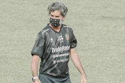 Pelatih Bali United  ungkap alasan pertahankan tiga gelandangnya